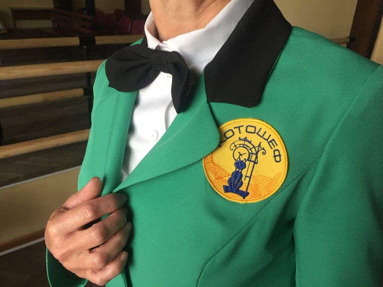 Логотип с котом на пиджаке котошефа Логуновой Логотип с котом на пиджаке котошефа Логуновой