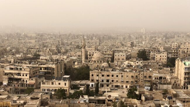 Разрушенные и поврежденные здания в Алеппо в результате военных действий
