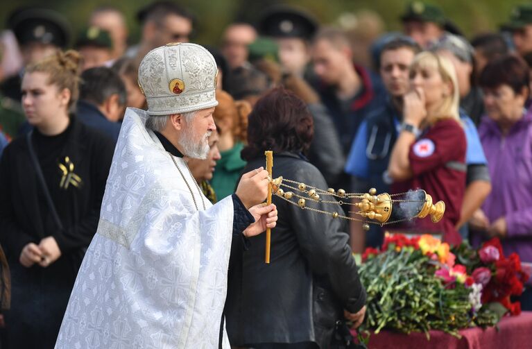 Церемония прощания с погибшими при нападении на Керченский политехнический колледж