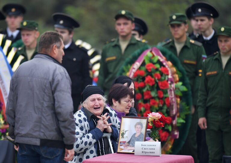 Церемония прощания с погибшими при нападении на Керченский политехнический колледж