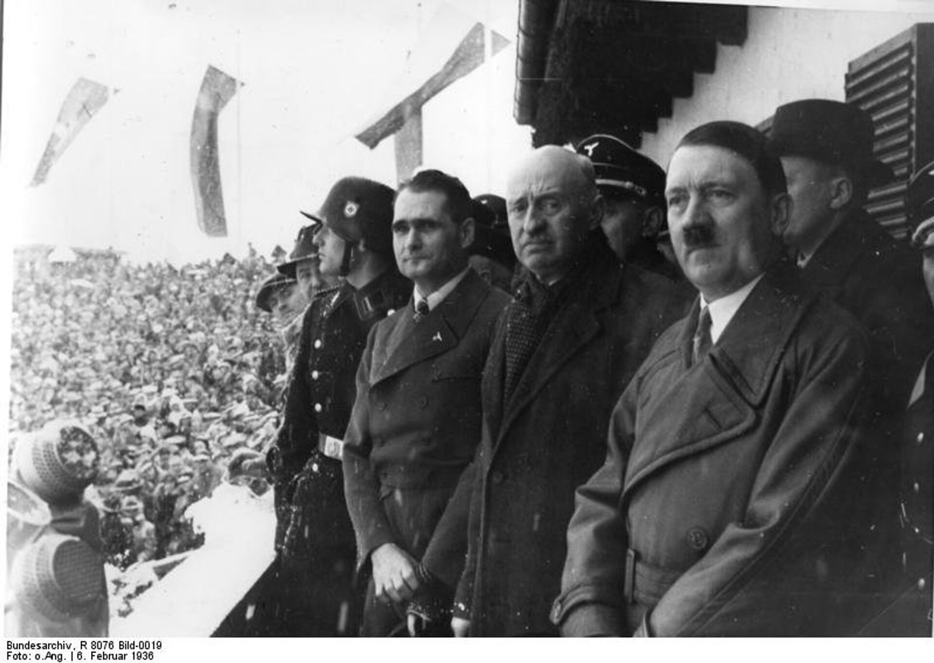 Рудольф Гесс, Анри де Байе-Латур и Адольф Гитлер на церемонии открытия зимних Олимпийских игр 1936 года - РИА Новости, 1920, 04.06.2021
