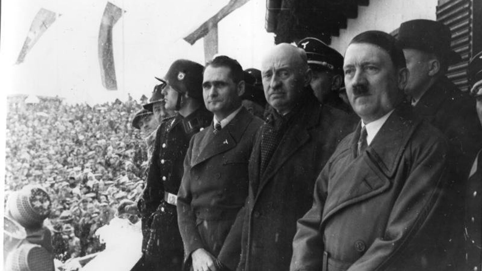 Рудольф Гесс, Анри де Байе-Латур и Адольф Гитлер на церемонии открытия зимних Олимпийских игр 1936 года - РИА Новости, 1920, 22.06.2021