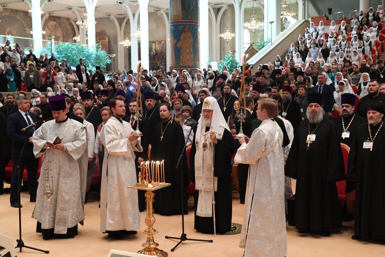 Патриарх Московский и всея Руси Кирилл на VIII Общецерковном съезде по социальному служению проводит заупокойную литию по погибшим в Керчи