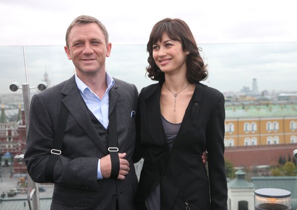 Дэниел Крэйг и Ольга Куриленко во время фотосессии на крыше отеля Ritz