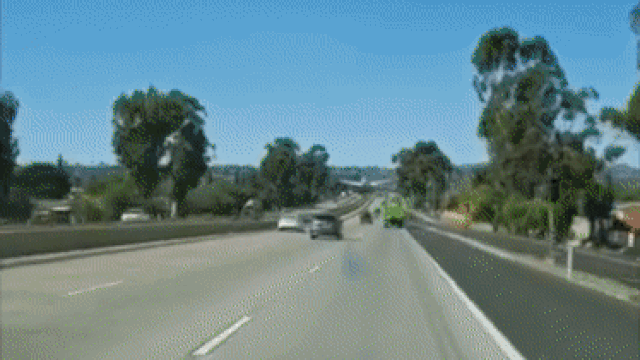 Самолет экстренно приземлился на шоссе в Калифорнии