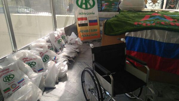Российские военные передали коляски и вещи инвалидам войны в сирийском госпитале