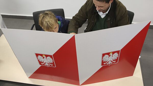 Представитель оппозиционного блока Гражданская платформа и Новочестная Рафал Тшасковский на местных выборах в Варшаве, Польша