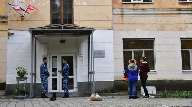 У второго корпуса Керченского политехнического колледжа. Архивное фото