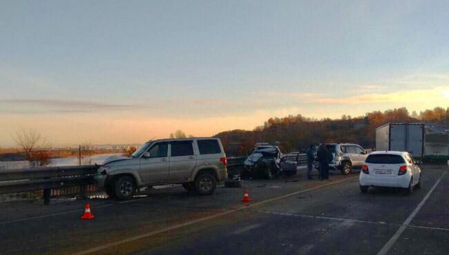 На месте ДТП с участием автобуса и легкового автомобиля под Нижним Новгородом. 22 октября 2018