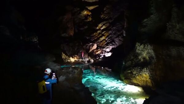 Совместная британско-китайская экспедиция обнаружила огромную пещеру на юге Китая