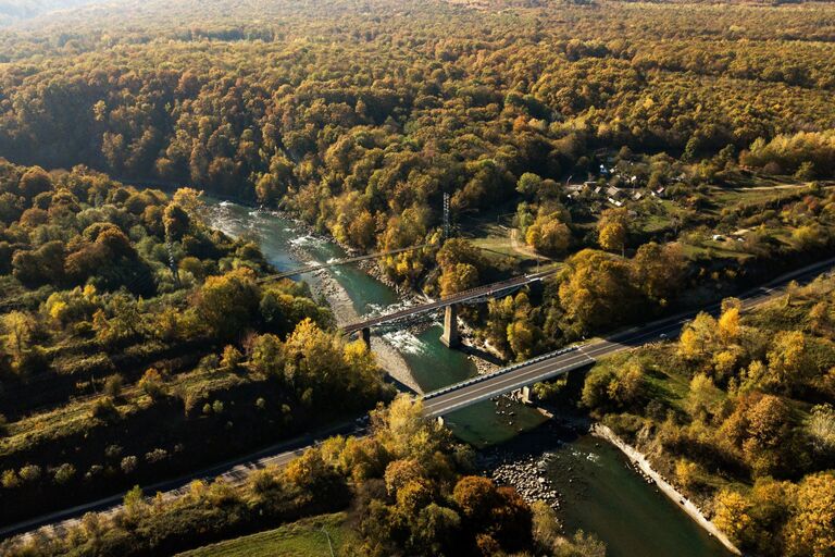 Железнодорожный мост через реку Белая в Республике Адыгея