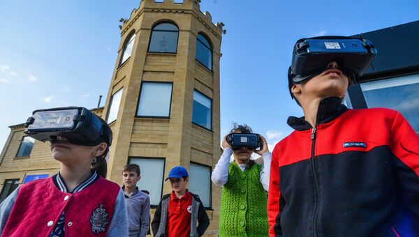 Дети в VR очках на занятиях в центре просвещения Luminary