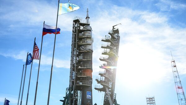 Установка ракеты-носителя Союз-ФГ. Архивное фото