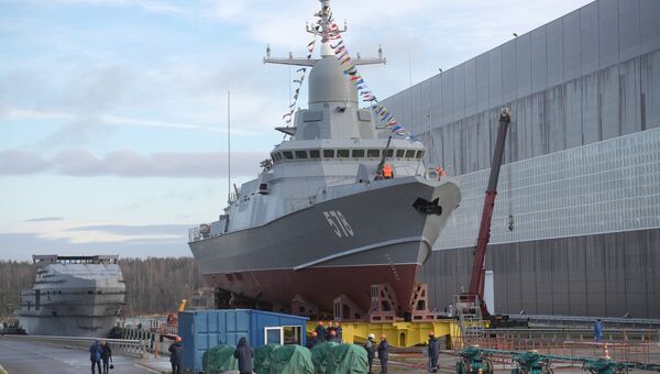 Малый ракетный корабль Буря проекта 22800 перед началом спуска на воду на Ленинградском судостроительном заводе Пелла в Ленинградской области. 23 октября 2018