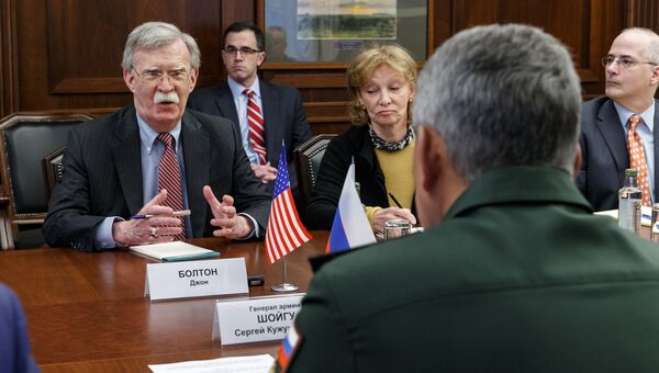 Советник президента США Джон Болтон во время встречи с министром обороны РФ Сергеем Шойгу