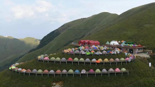 Рекорд Гиннеса по самой длинной линии из палаток установлен в Китае