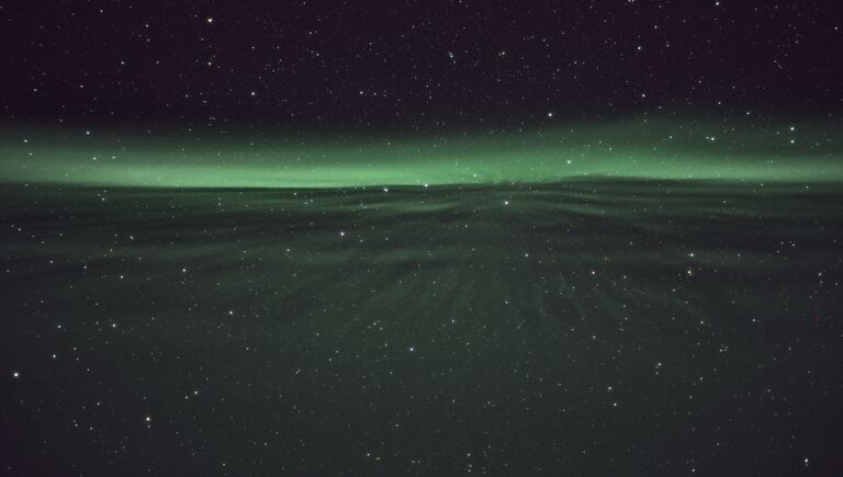 Работа фотографа Nicolas Lefaudeux Speeding on the Aurora lane. Конкурс Insight Astronomy Photographer of the year 2018