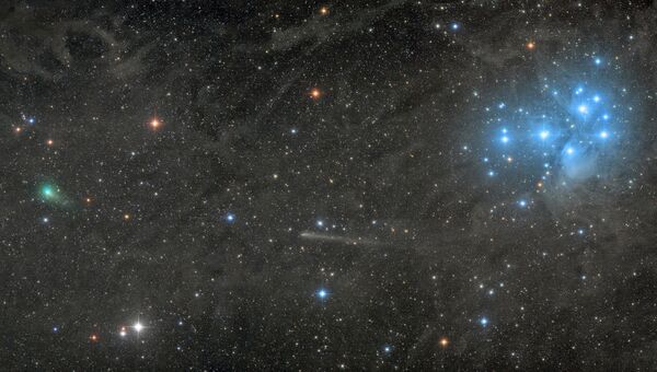 Работа фотографа Damian Peach Two comets with the Pleiades. Конкурс Insight Astronomy Photographer of the year 2018