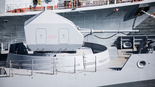 Носовая 100-миллиметровая артиллерийская установка на фрегате Адмирал Макаров