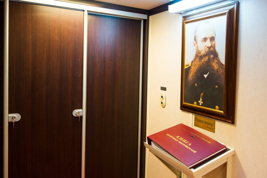 Портрет адмирала Макарова в кают-компании одноименного фрегата Черноморского флота