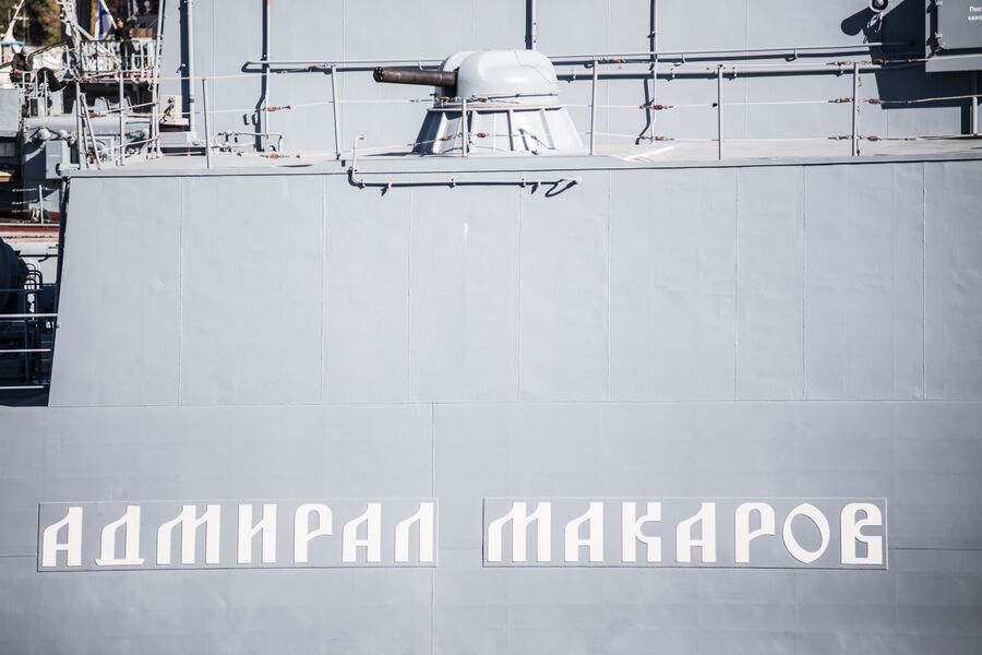 Правый борт фрегата Адмирал Макаров