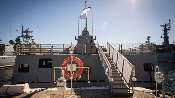 Фрегат Адмирал Макаров у стенки базы ЧФ в Севастополе