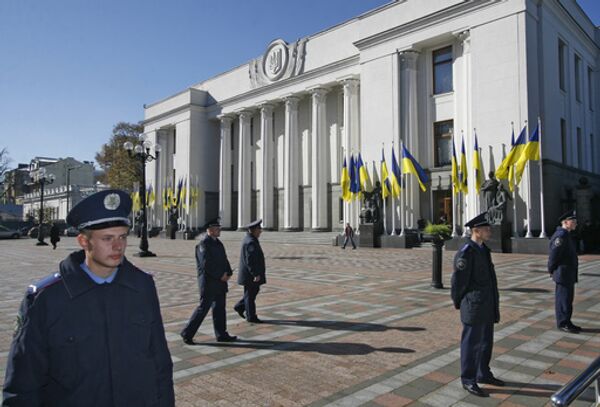Депутатов от Партии регионов не пускают на заседание правительства Украины