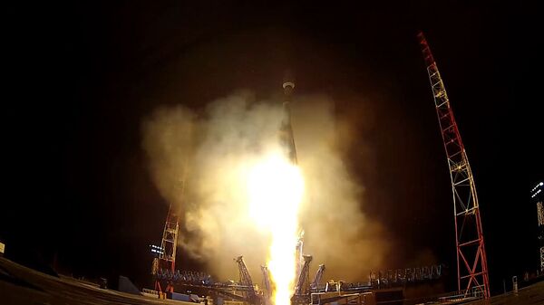 Запуск ракеты-носителя Союз-2.1б с космодрома Плесецк Запуск ракеты-носителя Союз-2.1б с космодрома Плесецк