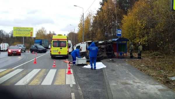 Легковой автомобиль врезался в машину скорой помощи в городском округе Лосино-Петровский, Московской области. 25 октября 2018