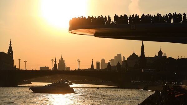 Парящий мост парка Зарядье в Москве