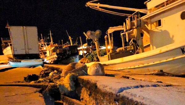 Последствия землетрясения в порту греческого острова Закинф. 26 октября 2018