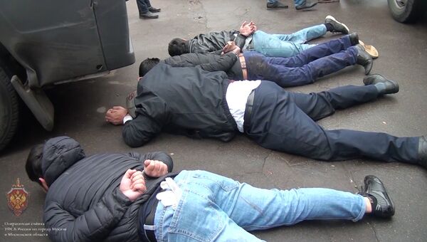 Кадры задержания членов ИГ*, которые планировали теракты в Москве
