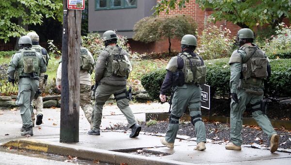 Полиция возле синагоги в американском городе Питтсбург, где произошла стрельба. Архивное фото