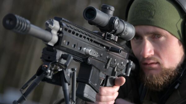 Стрелок-испытатель вооружений Дмитрий Кузнецов с cамозарядным карабином ORSIS K15
