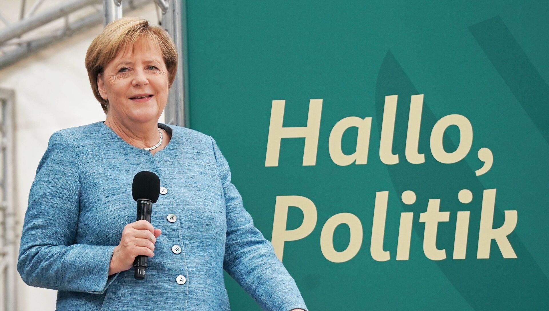 Меркель на обложке форбс. Merkel mutti Multikulti.