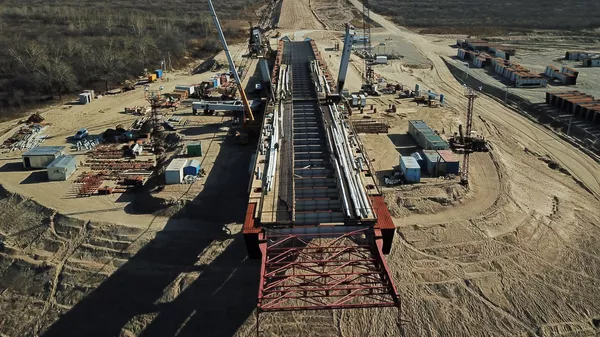 Строительная площадка моста через реку Амур между российским городом Благовещенск и китайским городом Хэйхэ на острове Верхнеканикурганский Амурской области