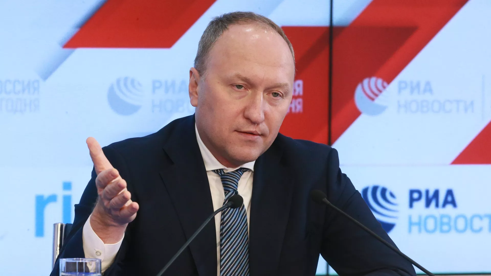 Руководитель Департамента строительства города Москвы Андрей Бочкарев во время пресс-конференции на тему: Город, удобный для людей – приоритет Департамента строительства города Москвы. 29 октября 2018 Руководитель Департамента строительства города Москвы Андрей Бочкарев во время пресс-конференции на тему: Город, удобный для людей – приоритет Департамента строительства города Москвы. 29 октября 2018 - РИА Новости, 1920, 12.11.2020