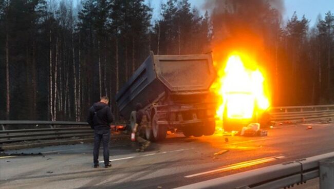 Место ДТП на Западном скоростном диаметре в Санкт-Петербурге. 27 октября 2018