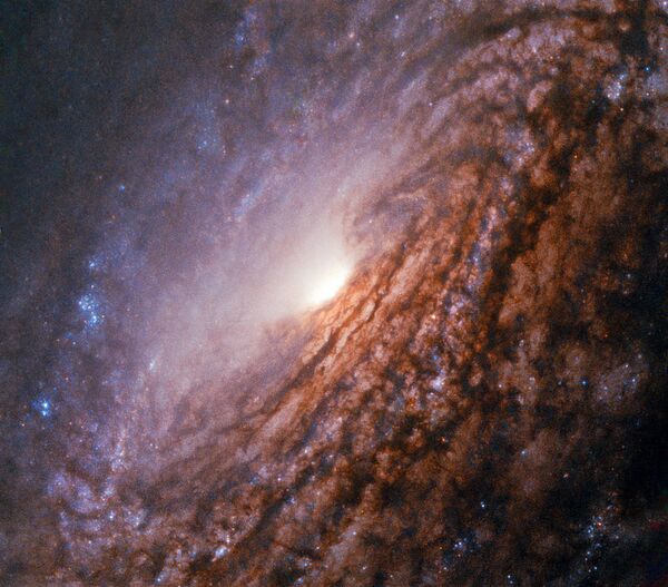 Сейфертовская галактика NGC 5033 в созвездии Гончие Псы