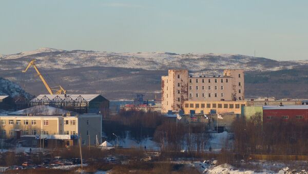 Вид на 82-ой судоремонтный завод в Мурманске. Архивное фото