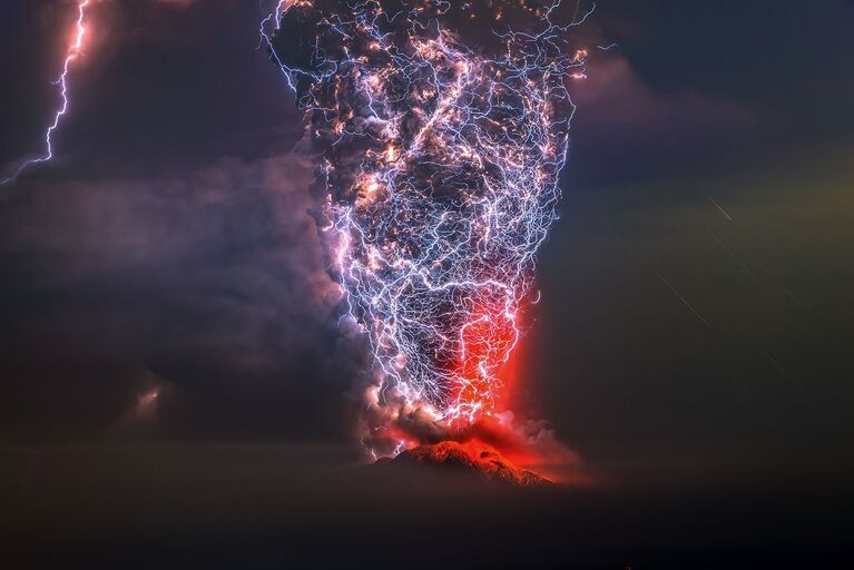 Снимок El Calbuco фотографа из Чили Francisco Negroni, занявший первое место в категории The beauty of the nature в конкурсе Siena International Photo Awards 2018