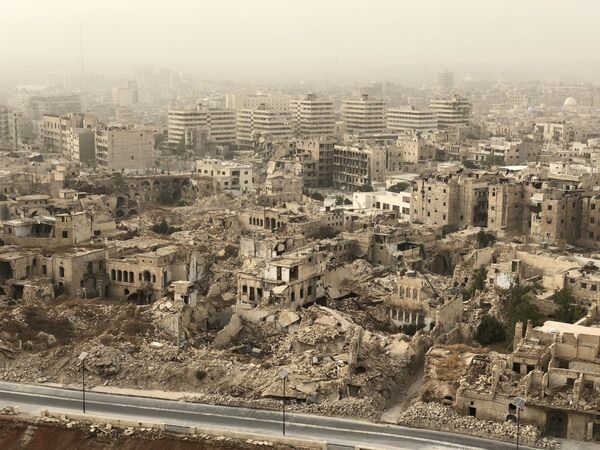 Разрушенные и поврежденные здания в Алеппо в результате военных действий