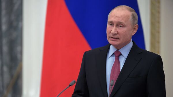 Президент России Владимир Путин выступает на торжественном мероприятии, посвящённом 25-летию избирательной системы России. 30 октября 2018