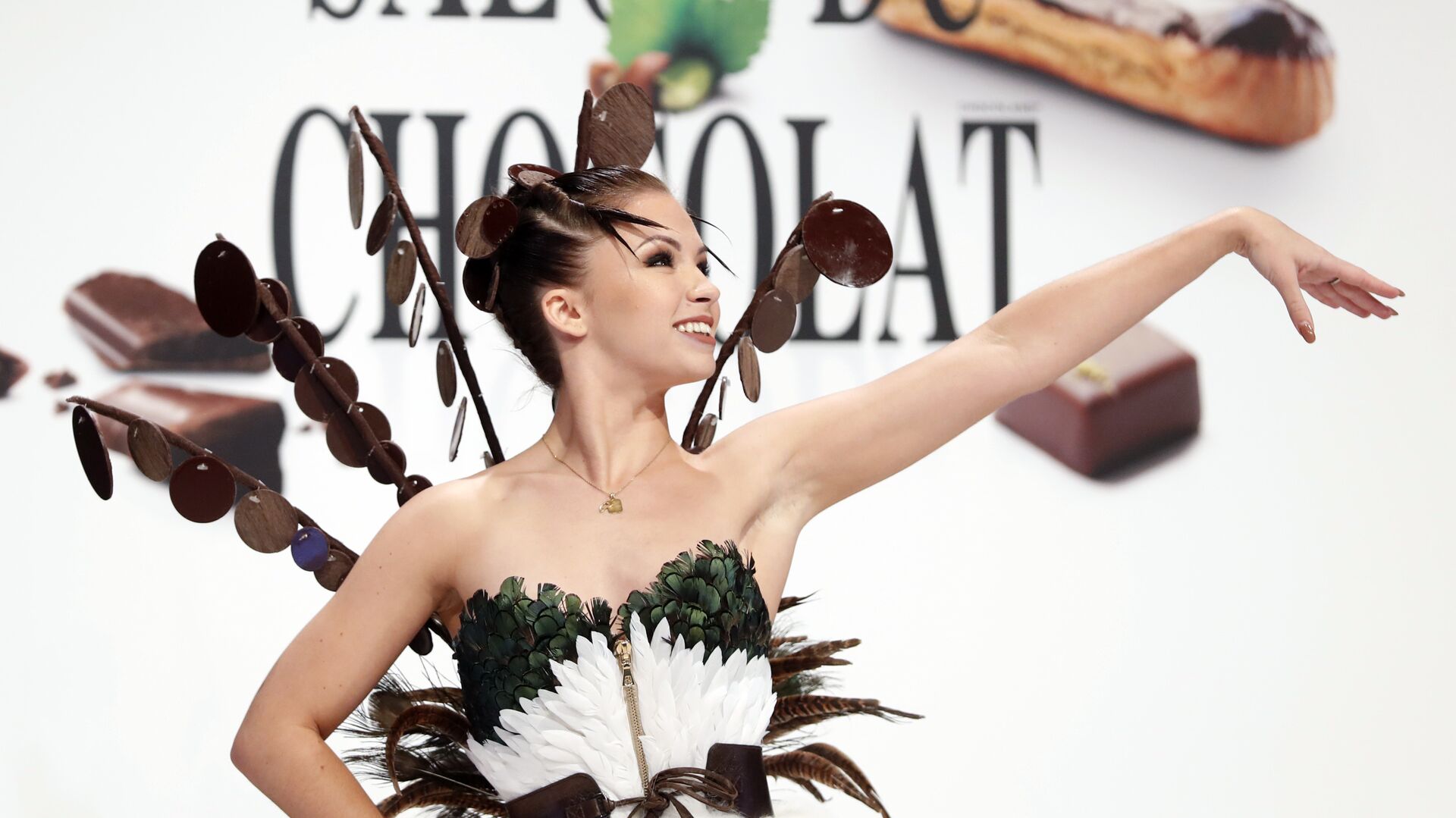 Модель во время показа моды в рамках шоколадной ярмарки в Париже, Франция. 30 октября 2018 года - РИА Новости, 1920, 13.09.2022