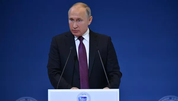 Президент РФ Владимир Путин на пленарном заседании VI Всемирного конгресса соотечественников, проживающих за рубежом. 31 октября 2018