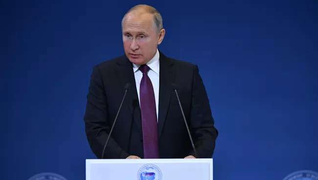 Президент РФ Владимир Путин на пленарном заседании VI Всемирного конгресса соотечественников, проживающих за рубежом. 31 октября 2018