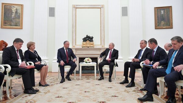 Президент РФ Владимир Путин и президент Молдавии Игорь Додон во время встречи. 31 октября 2018