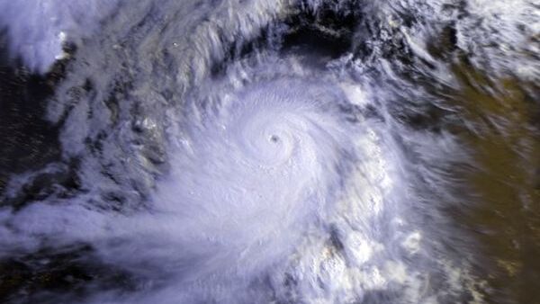 Ураган Андрэ в Тихом океане ослабел до тропической депрессии