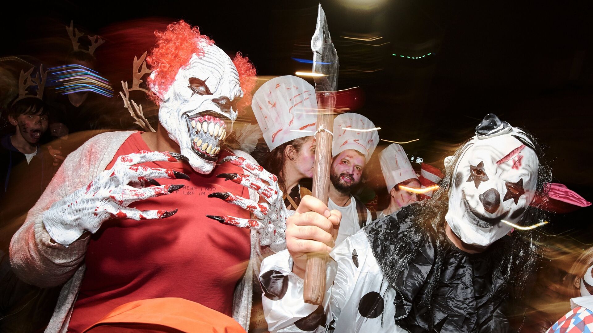 Участники ежегодного парада по случаю праздника Хэллоуин в Нью-Йорке. 31 октября 2018 - РИА Новости, 1920, 31.10.2022