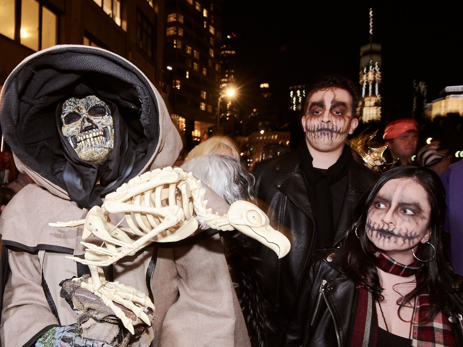 Участники ежегодного парада по случаю праздника Хэллоуин в Нью-Йорке - РИА Новости, 1920, 29.10.2021